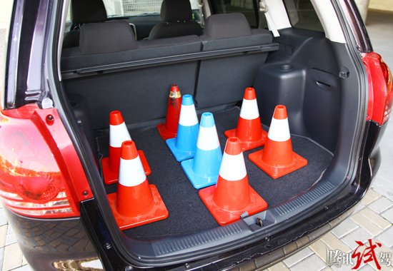 大号家庭装 腾讯试驾海马新普力马