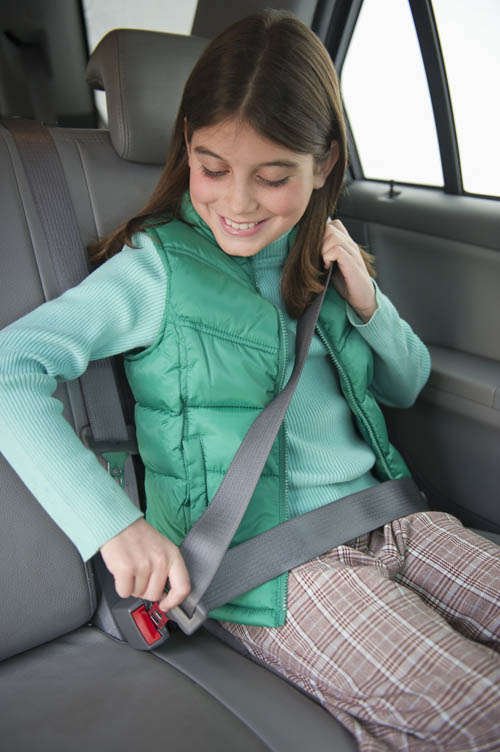安全带也可能伤身体 如何正确系安全带