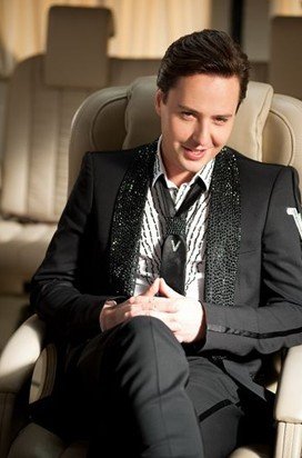 坐中欧奔驰房车维达莱斯聆听vitas_汽车_腾讯网