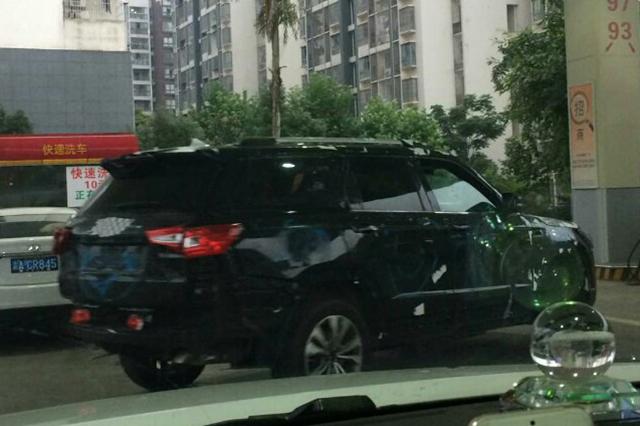 长安旗舰SUV路试谍照曝光 比CS75大不少