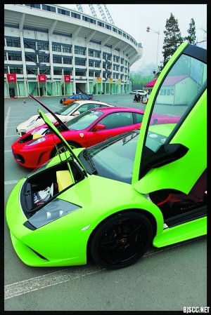 俱乐部豪车最低百万 普通宝马奔驰不得入内