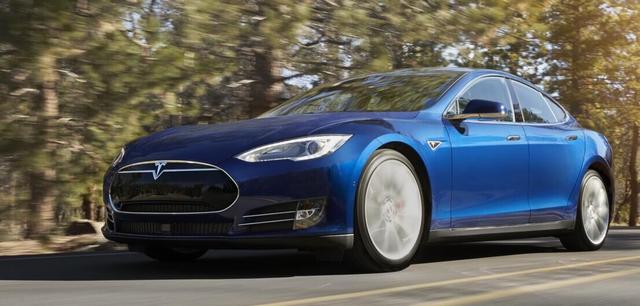 斯拉将道路救援拖车服务的范围延至500英里_