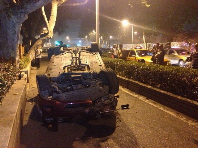 《每日猜车》第216期:南京百万豪车撞人逃逸