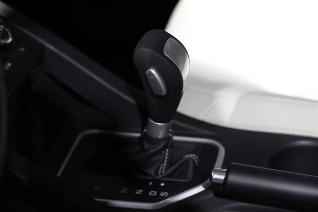 全新奔腾X40车展首秀 吸睛又夺心