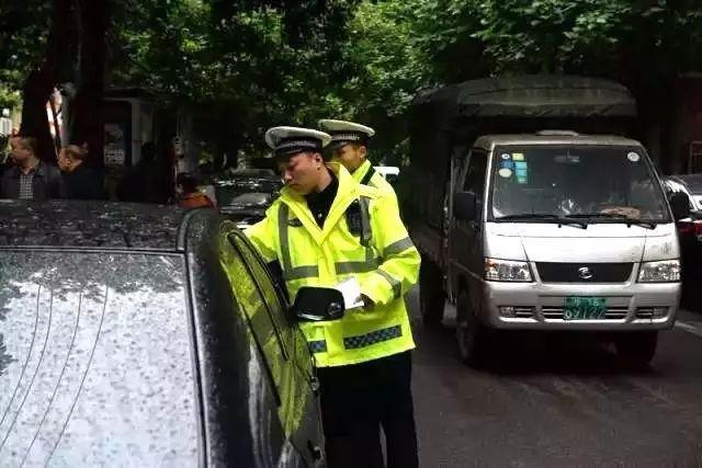 “禁止长时间停车”到底是多久?看完就懂了