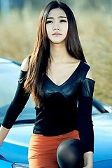 美腿清車模草原寫真