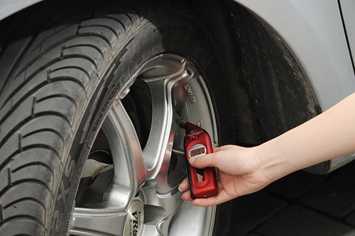 冬季轮胎养护提示 应在冷车状态下测胎压