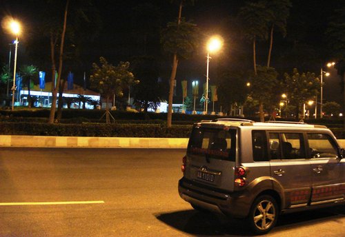 舒适驾乘 驾驶冰蓝蛋糕哈弗M2赏亚运夜景