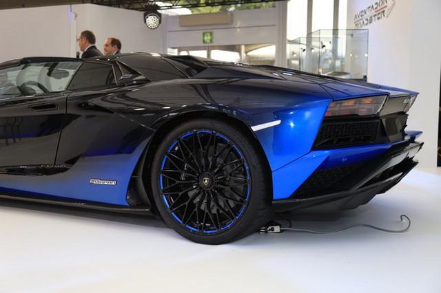 3秒破百 兰博基尼Aventador S敞篷版首发