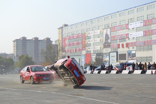 莲花汽车F1争霸赛 打造高性能轿车盛宴