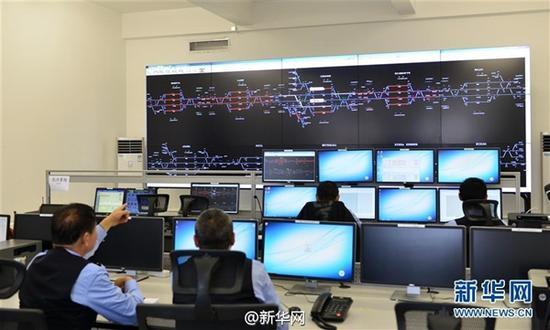 非洲首条现代电气化铁路通车 采用全套中国标