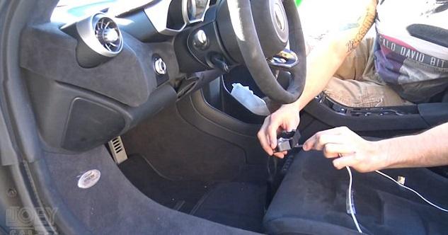 两根线一搭真能着车? 电影里汽车神技是真的吗