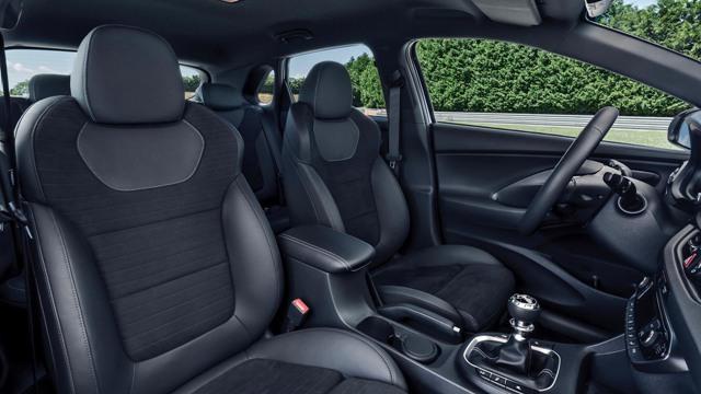 现代i30 N官图发布 直接瞄准高尔夫GTI