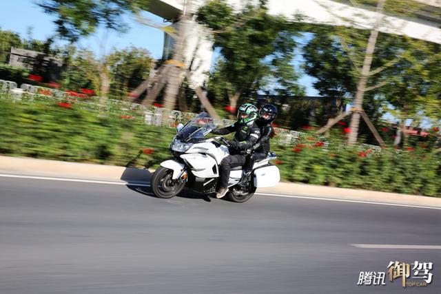 踏春风寻蜜记 体验春风650-G国宾车民用版