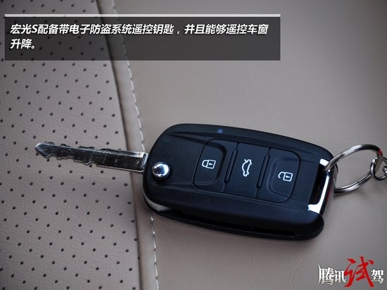 腾讯汽车试驾五菱宏光S 重新诠释MPV