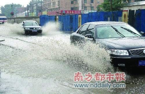 各地雷雨天气频繁 行车注意防雷击