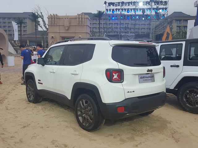 国产JEEP自由侠上市 售14.18万-17.88万元