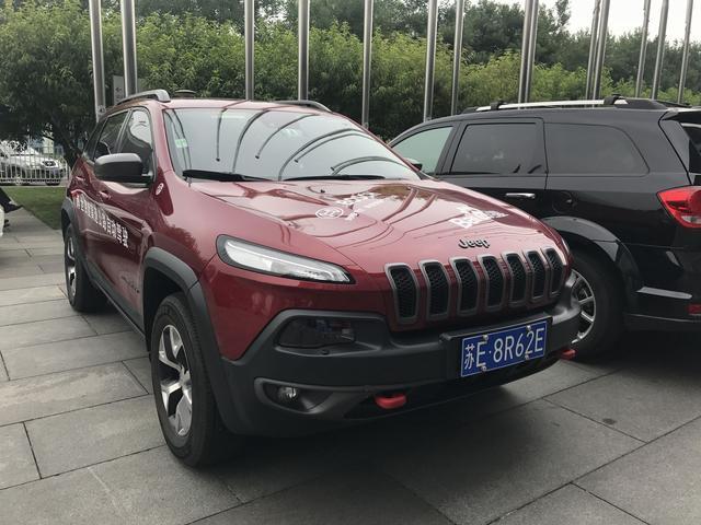 李彦宏乘坐百度无人驾驶车上路 Jeep自由光搭载阿波罗 
