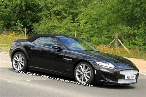 或于2013年发布 曝全新捷豹XE跑车路试