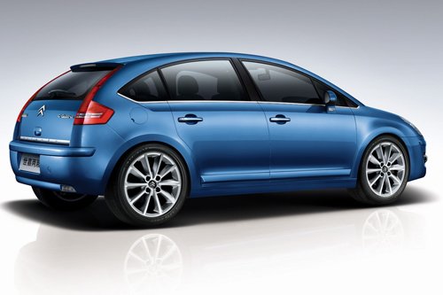 2011款车型增加一款爱琴海蓝的外观色