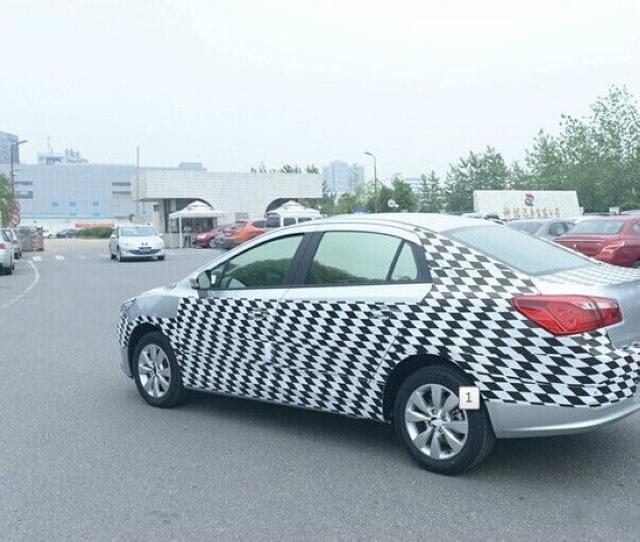 东风风神L60谍照曝光 定位高端紧凑级轿车
