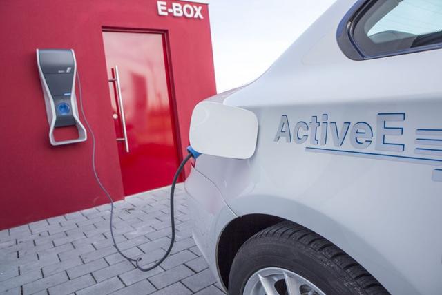 先定个小目标 宝马明年计划销售10万辆电动