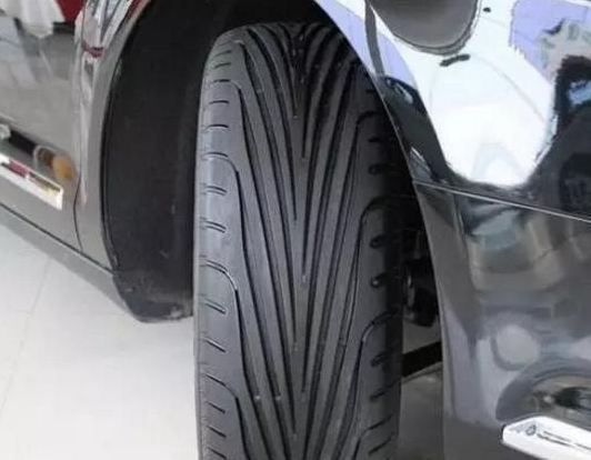 SUV/?#38395;?#20026;啥爱用这种轮胎 这种花纹是关键