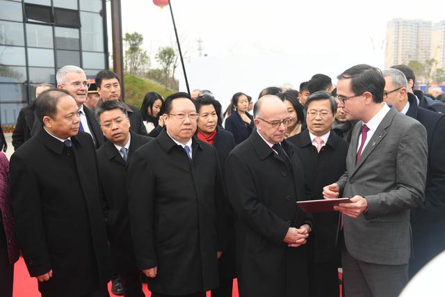 雷诺最新自动驾驶系统亮相武汉 法国总理亲临现场观摩