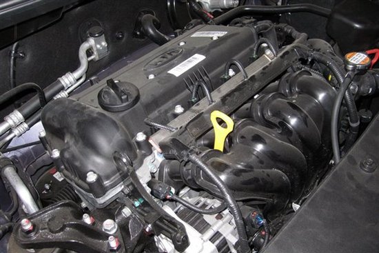 起亚K2三厢内饰谍照曝光 或为高配车型