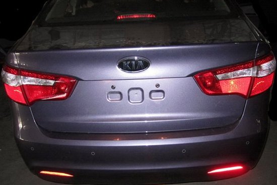 起亚K2三厢内饰谍照曝光 或为高配车型