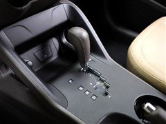 0l发动机 右图:6速手自一体变速器』