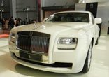 Expositores de lujo para traer Maybach blanco RR