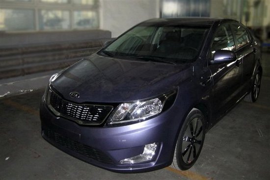 起亚K2三厢内饰谍照曝光 或为高配车型