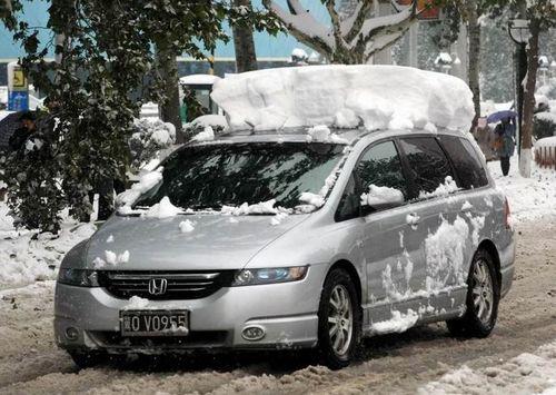 避免急加速/保持车距 雪地驾驶十大注意