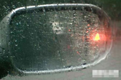 雨天开车保安全 雨眉晴雨挡需提前装备