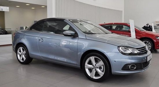 目前，现款大众EOS的销量并不尽如人意，尽管其也提供了与甲壳虫车型类似的涡轮增压发动机，但它34350美元（折合人民币21