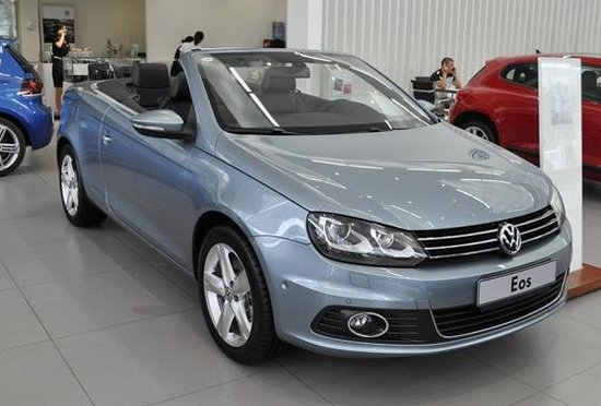 目前，现款大众EOS的销量并不尽如人意，尽管其也提供了与甲壳虫车型类似的涡轮增压发动机，但它34350美元（折合人民币21