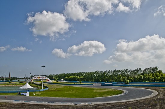 享受弯道乐趣 天马山新天籁驾控营体验记