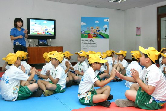 组图:2011BMW儿童交通安全训练营广州开营