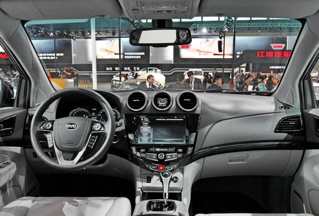 [新车解析]比亚迪S7旗舰SUV亮相 明年上市