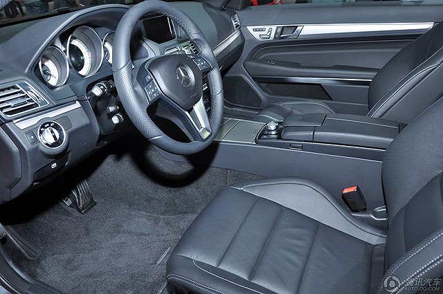 [新车上市]奔驰新款E400 Coupe售73.80万元