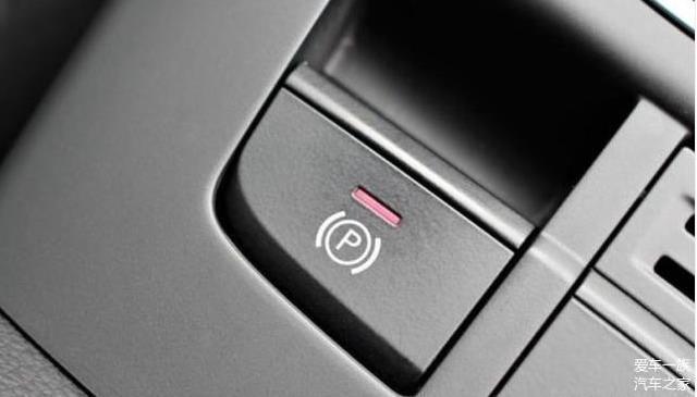 高速车速120刹车突然失灵 能否拉电子手刹