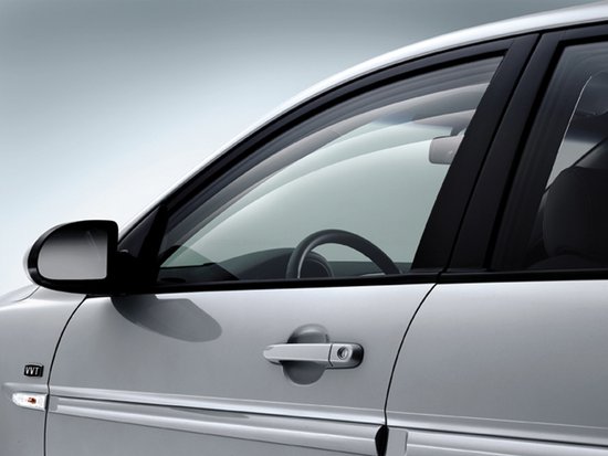 汽车车窗自动升降器防夹法规明年出台
