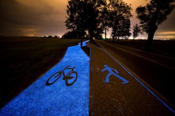 波兰建太阳能自行车道 夜晚会发出诡异的蓝光