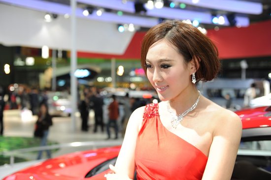 [视频]腾讯汽车专访东风汽车车模李田甜