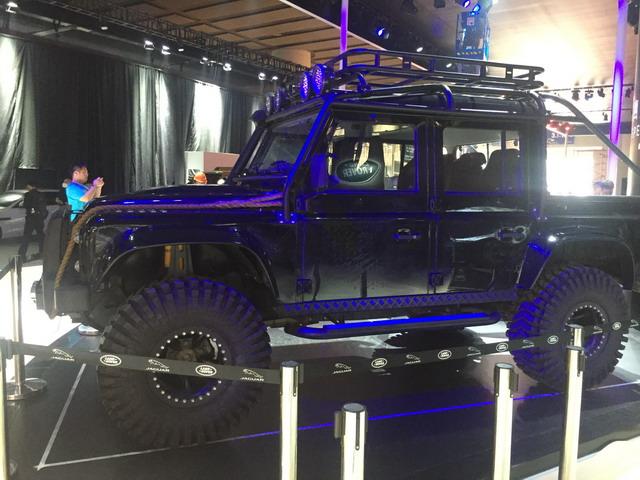 [2015广州车展探营]007版路虎卫士抵达展馆_汽车_腾讯网