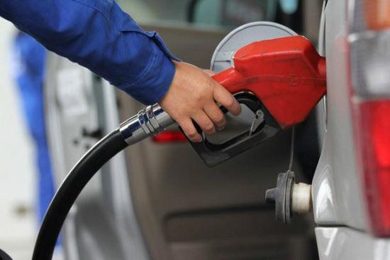 山东部分加油站打响价格战 局地油价跌破每升4元