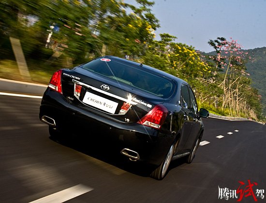 试驾一汽丰田新皇冠3.0 vip 舒适为尊