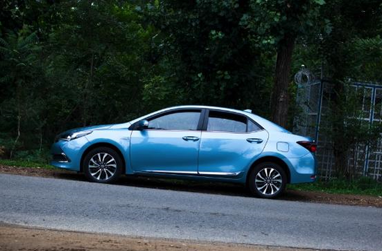 卡罗拉双擎领先版问世 14万元购车怎么选