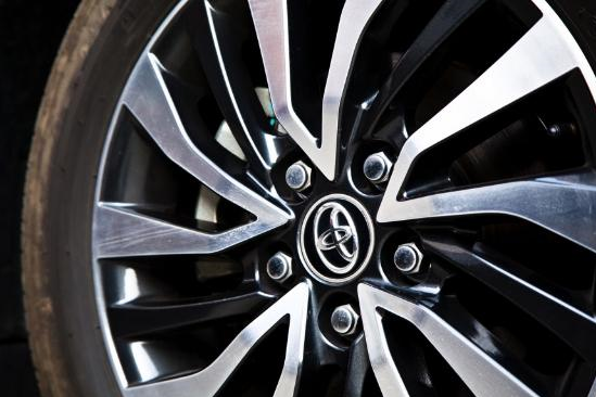 卡罗拉双擎领先版问世 14万元购车怎么选